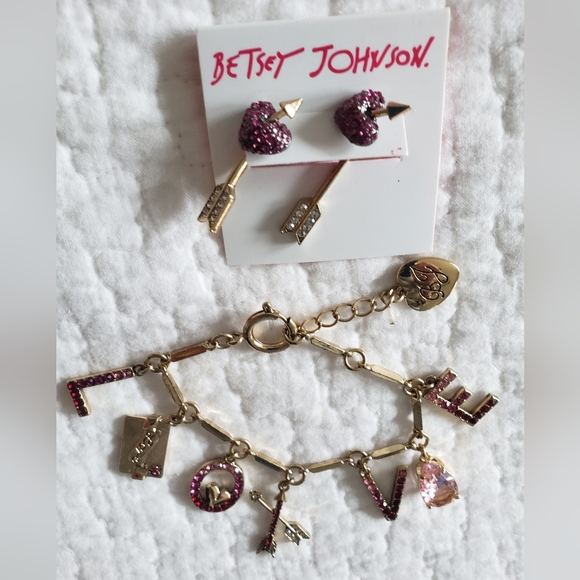 BETSY JOHNSON BRACELET & EARRING SET - Picture 3 of 4